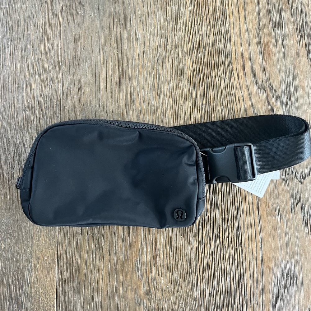LULULEMON EVERYWHERE BELT BAG IN BLACK, NEW WITH TAGS!!